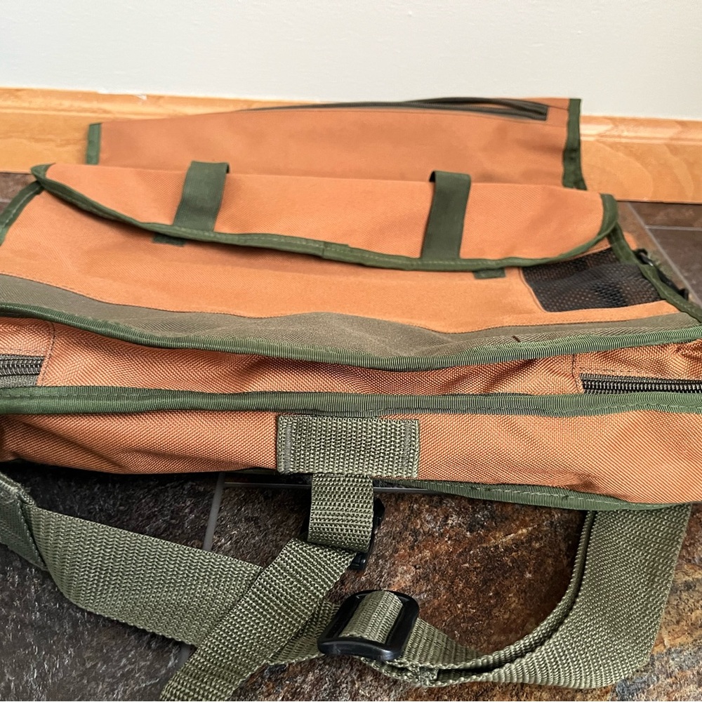 Duck Wear canvas messenger lap top bag adjustable should strap. Green & tan - Picture 9 of 15
